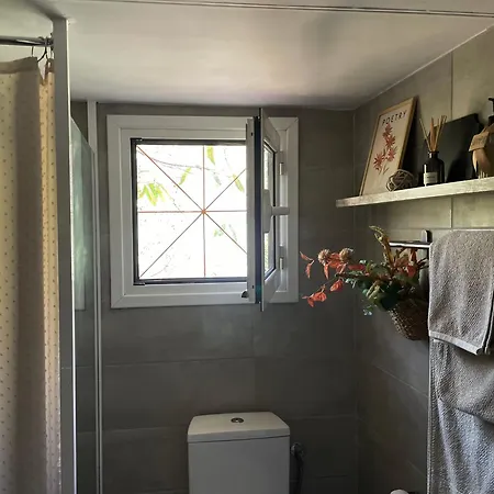 בקתה The House Feneos